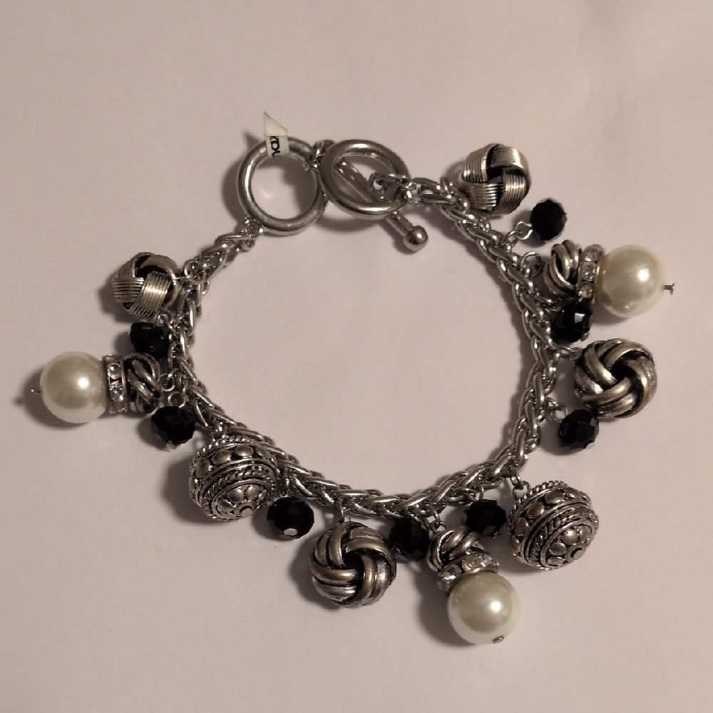 T.J. Maxx‎ Silver Tone Charm Bracelet w/ Faux Pearls & Black Beads Toggle Clasp